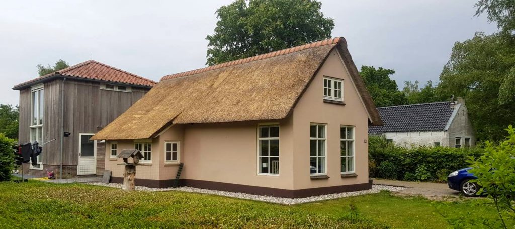 Rietendak op woning